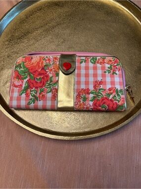 Vintage Betsey Johnson Floral Pink Check Zip-Around Wallet clutch